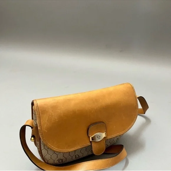 Elegant Tan and Cream Designer Shoulder Bag Set - Picture 4 of 16